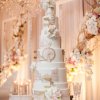کیک بلند و باشکوه برای عروسی 