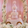 کیک چند طبقه و گل آرایی زیبا مناسب برای جشن های باشکوه عروسی و نامزدی 