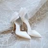 کفش نوک تیز پاشنه بلند سفید مناسب برای عروس خانم ها