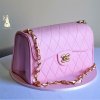 کیک زیبای تولد دخترانه به شکل کیف برند شنل