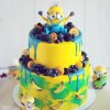 کیک تولد با طرح مینیون ها مناسب برای جشن تولد کودک