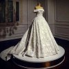 لباس عروس زیبا و شیک با دنباله متوسط مناسب عروس خانم ها با استایل کلاسیک یا وینتیج