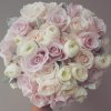 دسته گل زیبای عروس با گلهای رز و صد تومنی