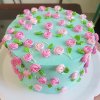 کیک تولد دخترانه با گل های خامه ای صورتی