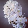 دسته گل سفید عروس با نگین