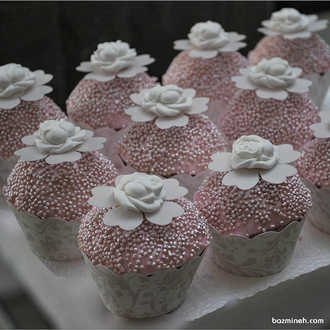 کاپ کیک های صورتی گلدار مناسب برای جشن تولد یا نامزدی