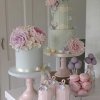 کیک های خاص با رنگ های ملایم و گلدار مناسب برای جشن های تولد و نامزدی