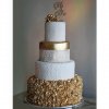 کیک لوکس سفید طلایی مناسب برای جشن نامزدی یا عروسی