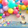 دکوراسیون جشن تولد یکسالگی با بادکنک های رنگی