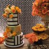 کیک جشن نامزدی با گل های نارنجی