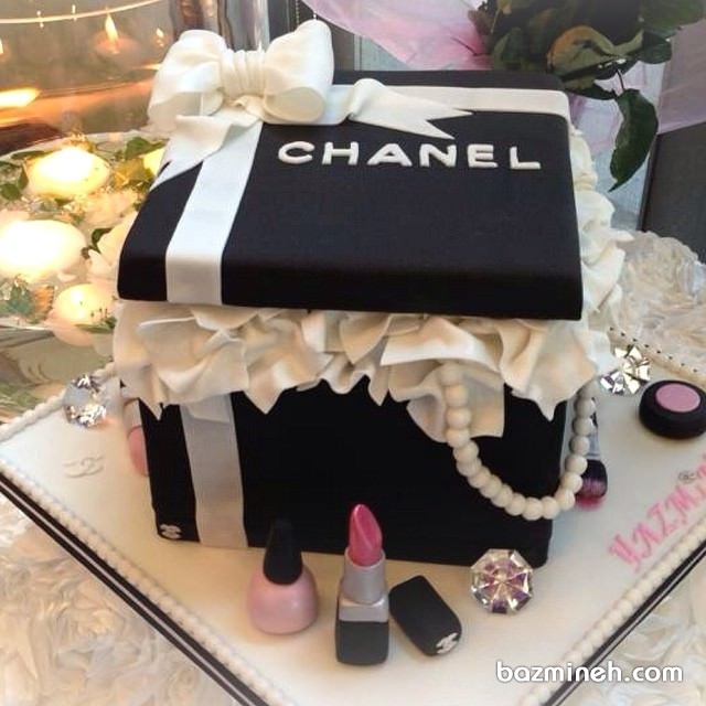 کیک جشن تولد دخترانه با تم برند شنل