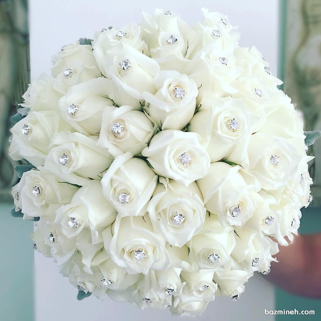 دسته گل عروس با گل های رز سفید نگین دار