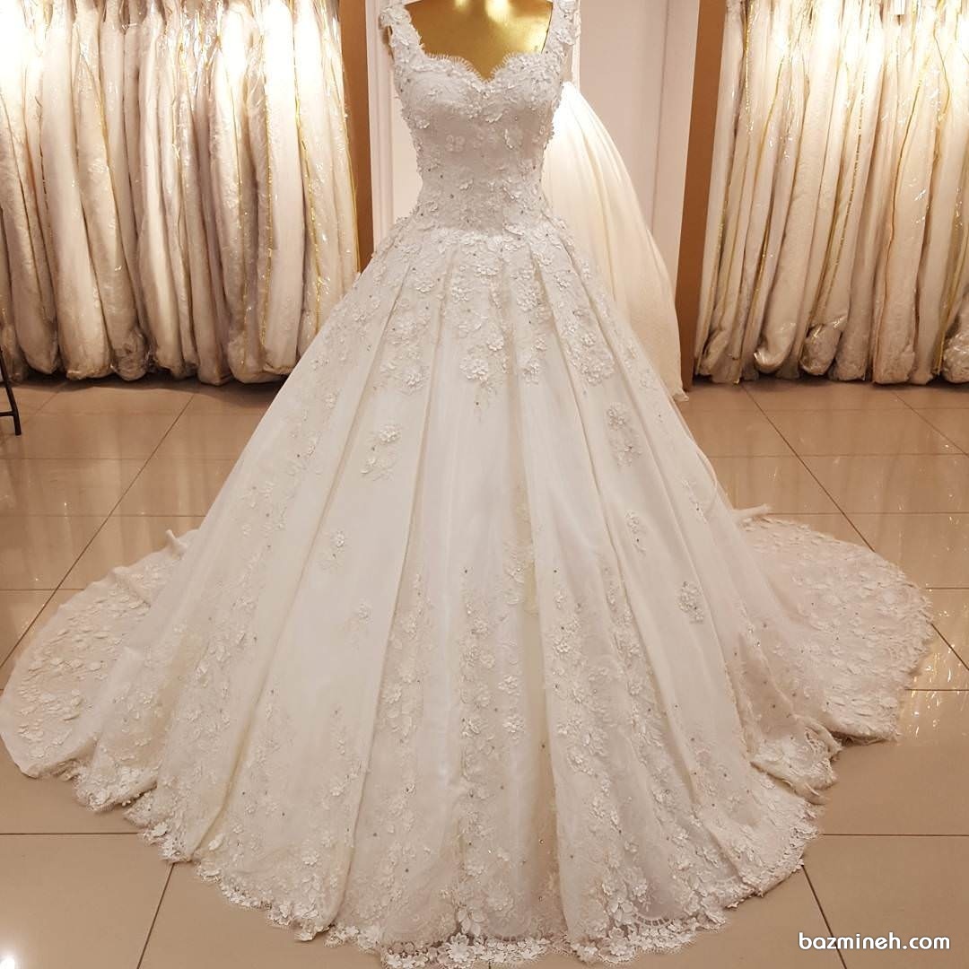 لباس عروس با گل های برجسته