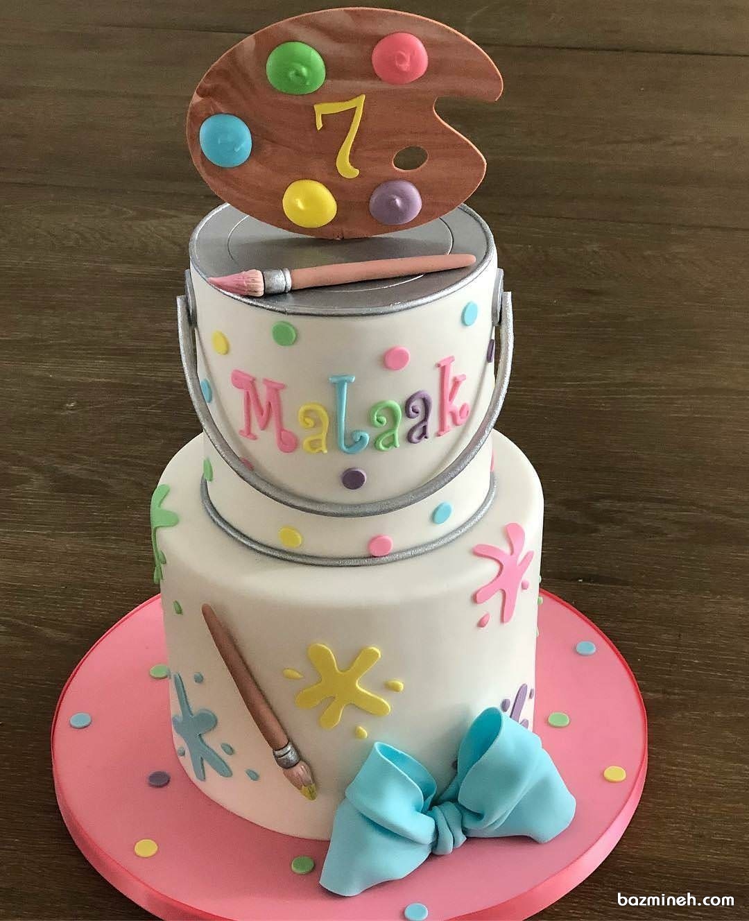 کیک جشن تولد هفت سالگی با تم پالت و رنگ روغن و قلمو