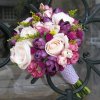 دسته گل بهاری عروس با گل های صورتی بنفش