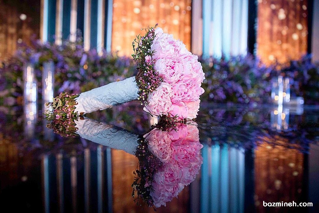 دسته گل زیبای عروس با گل ها و شکوفه های صورتی