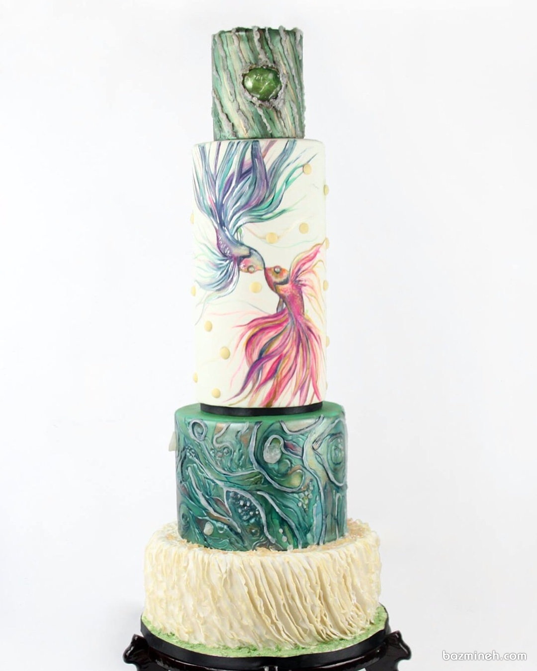 کیک چند طبقه جشن تولد با نماد دوماهی (Pisces) مخصوص متولدین ماه اسفند