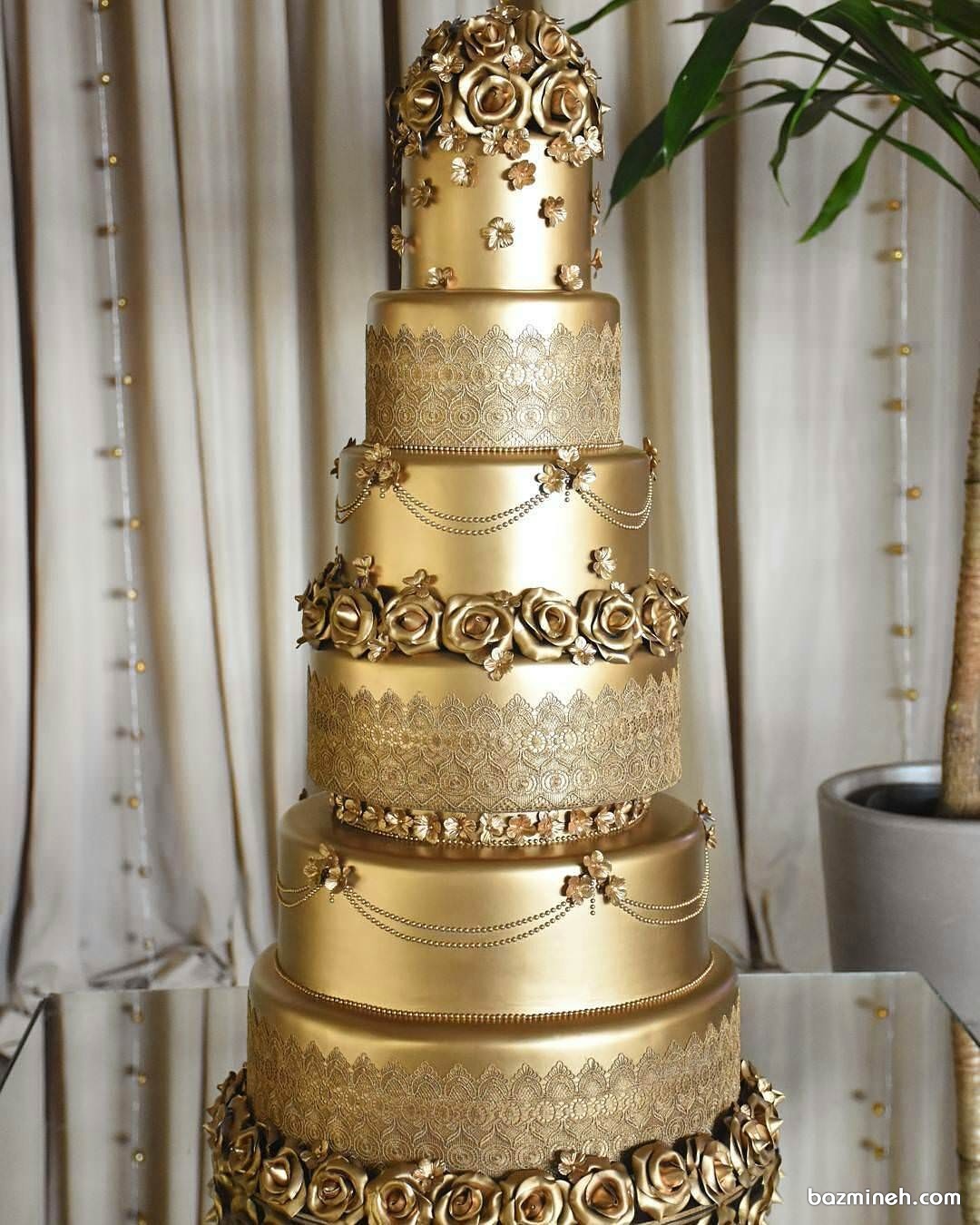 کیک شیک و لوکس چند طبقه جشن ازدواج به رنگ طلایی