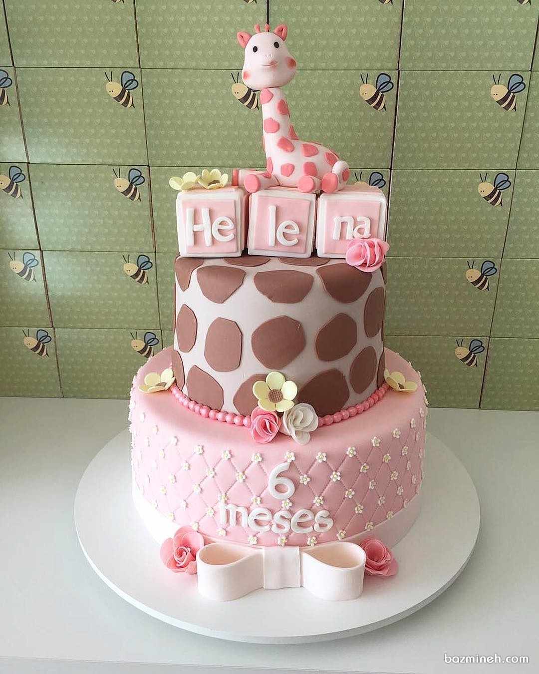 کیک زیبای جشن تولد دخترانه با تم زرافه ی صورتی (Pink Giraffe)