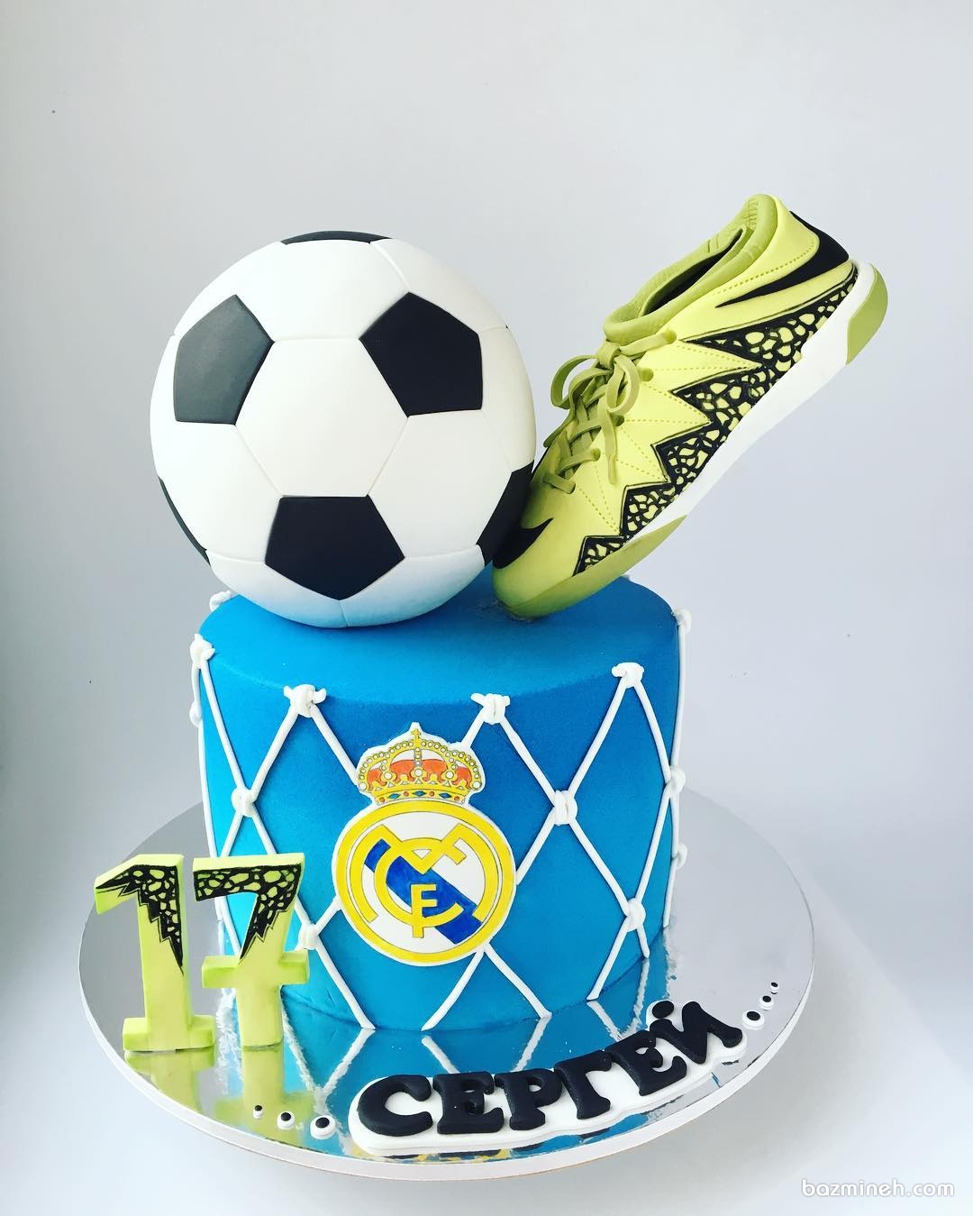 کیک فوندانت جشن تولد پسرانه با تم فوتبالی