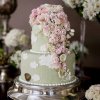 کیک خاص جشن تولد یا نامزدی با شکوفه های صورتی