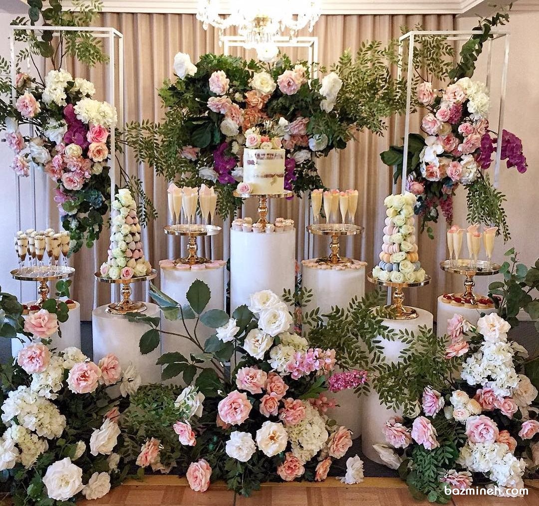 دکوراسیون شیک جشن تولد یا نامزدی همراه با گل آرایی زیبا با رنگ های ملایم سفید، صورتی و گلبهی