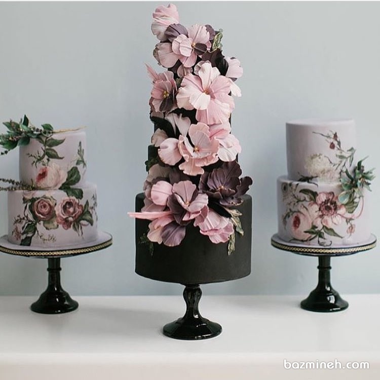 کیک و مینی کیک های خاص و زیبای جشن تولد یا نامزدی با گل های خامه ای صورتی و قهوه ای