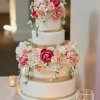 کیک چندطبقه زیبای جشن نامزدی با گل های تزیینی رنگی