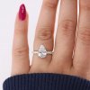 حلقه ظریف نامزدی الماس با برش پییِر (Pear) مناسب عروس خانم های خوش سلیقه