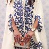 مانتو شیک شنلی کرم رنگ با طرح های سورمه ای کار شده مناسب برای عروس خانم ها در مراسم عقد محضری