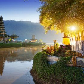 بالی شهری است که وقتی بهشت را تصور می کنید می توانید به آن فکر کنید. بر اساس رتبه بندی U.S. News & World Report ، بالی بهترین محل بازدید در آسیا به شمار می رود.