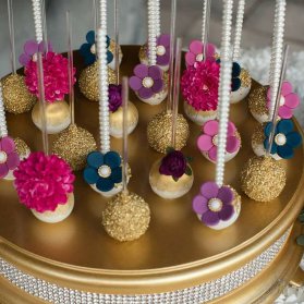 پاپ کیک های گلدار جشن تولد دخترانه با تم طلایی