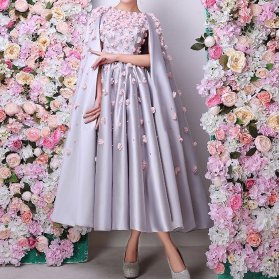 مانتو عقد ساتن یاسی رنگ گلدوزی شده با گل های برجسته صورتی پیشنهادی خاص برای عروس خانم های خوش سلیقه