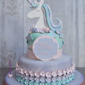 کیک جشن تولد دخترانه با تم اسب تک شاخ (Unicorn)