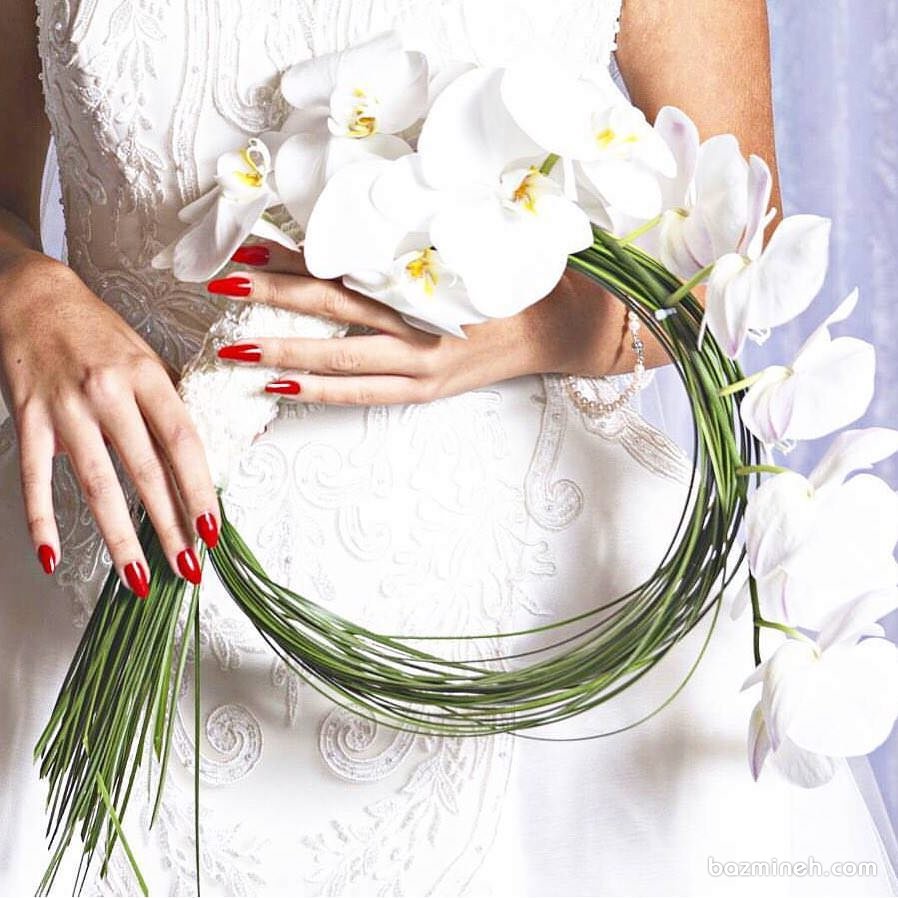 دسته گل ارکیده سفید با استایلی منحصر به فرد برای عروس خانمهای خاص