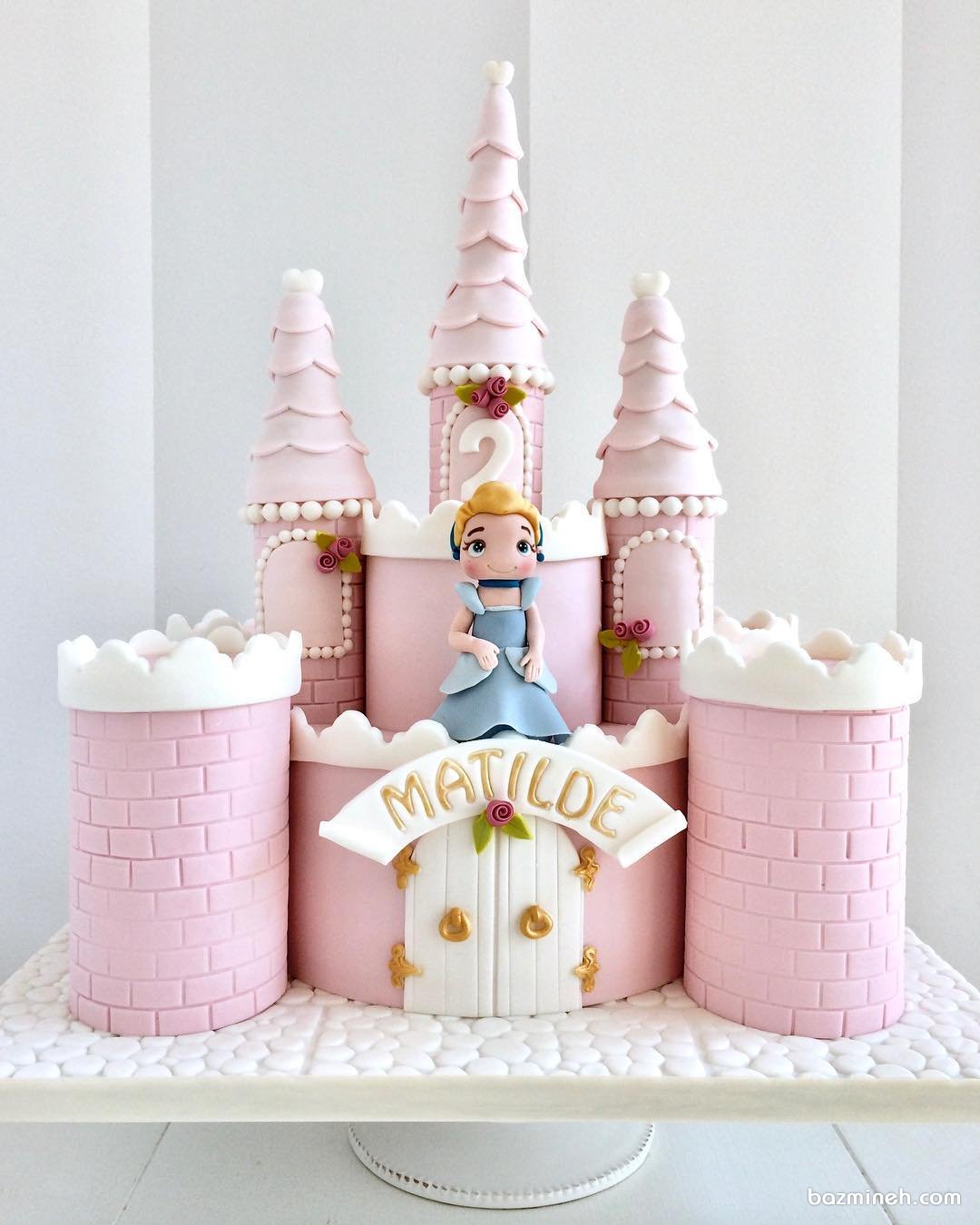 کیک فوندانت جشن تولد دخترونه با تم قلعه