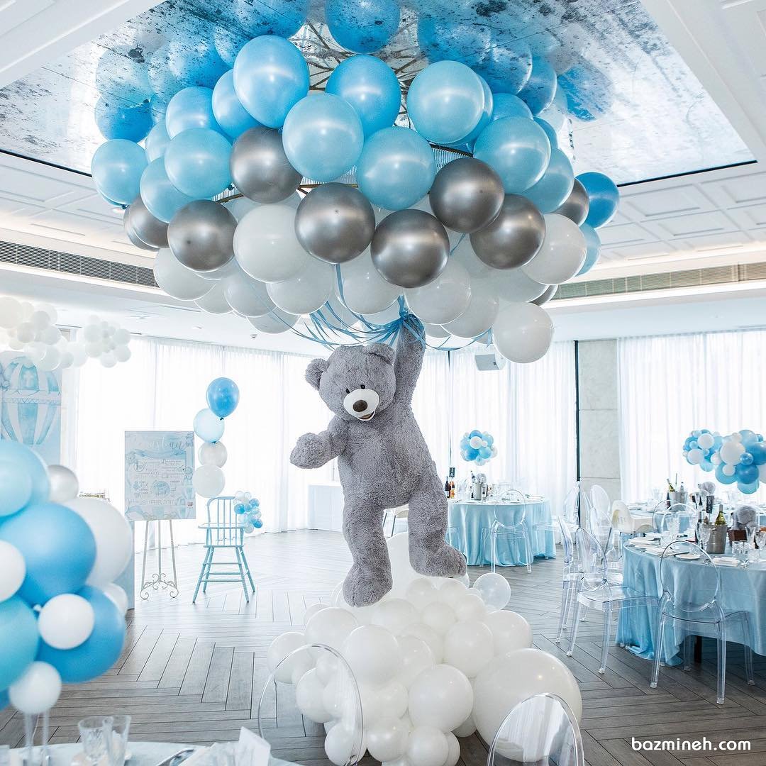 دکوراسیون و بادکنک آرایی شیک و متفاوت جشن تولد پسرانه با تم خرس تدی و سفید آبی