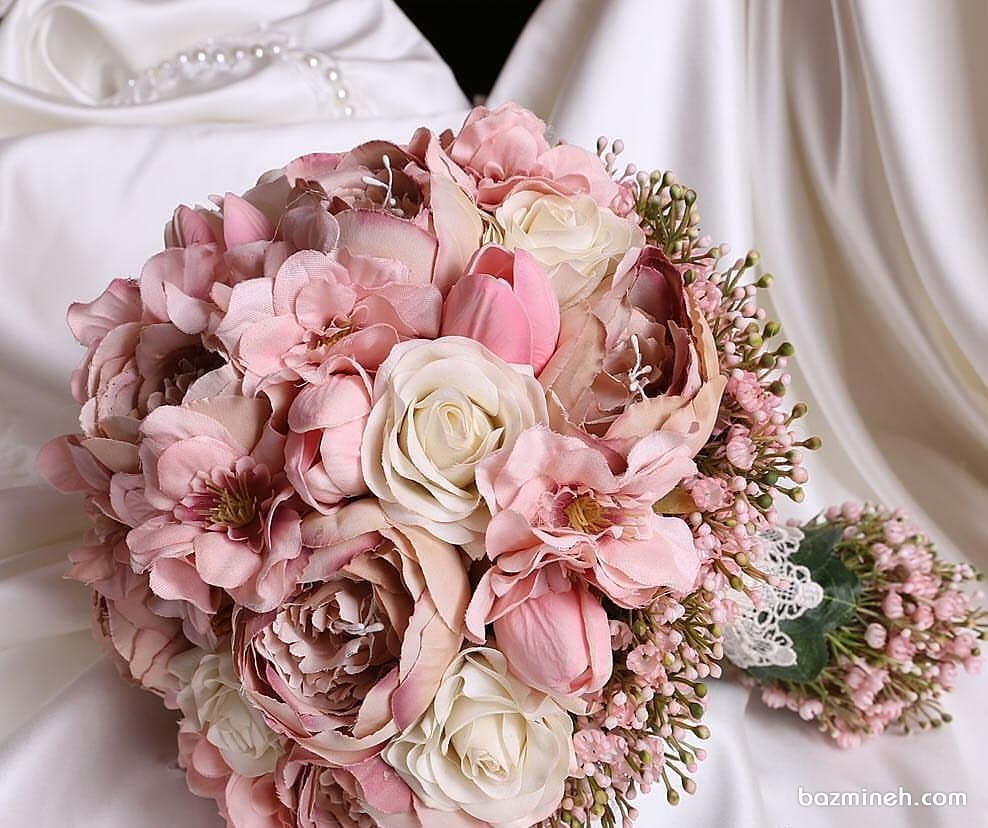 دسته گل زیبا و شیک عروس با گلهای رز، صدتومنی و هورتانسیای صورتی