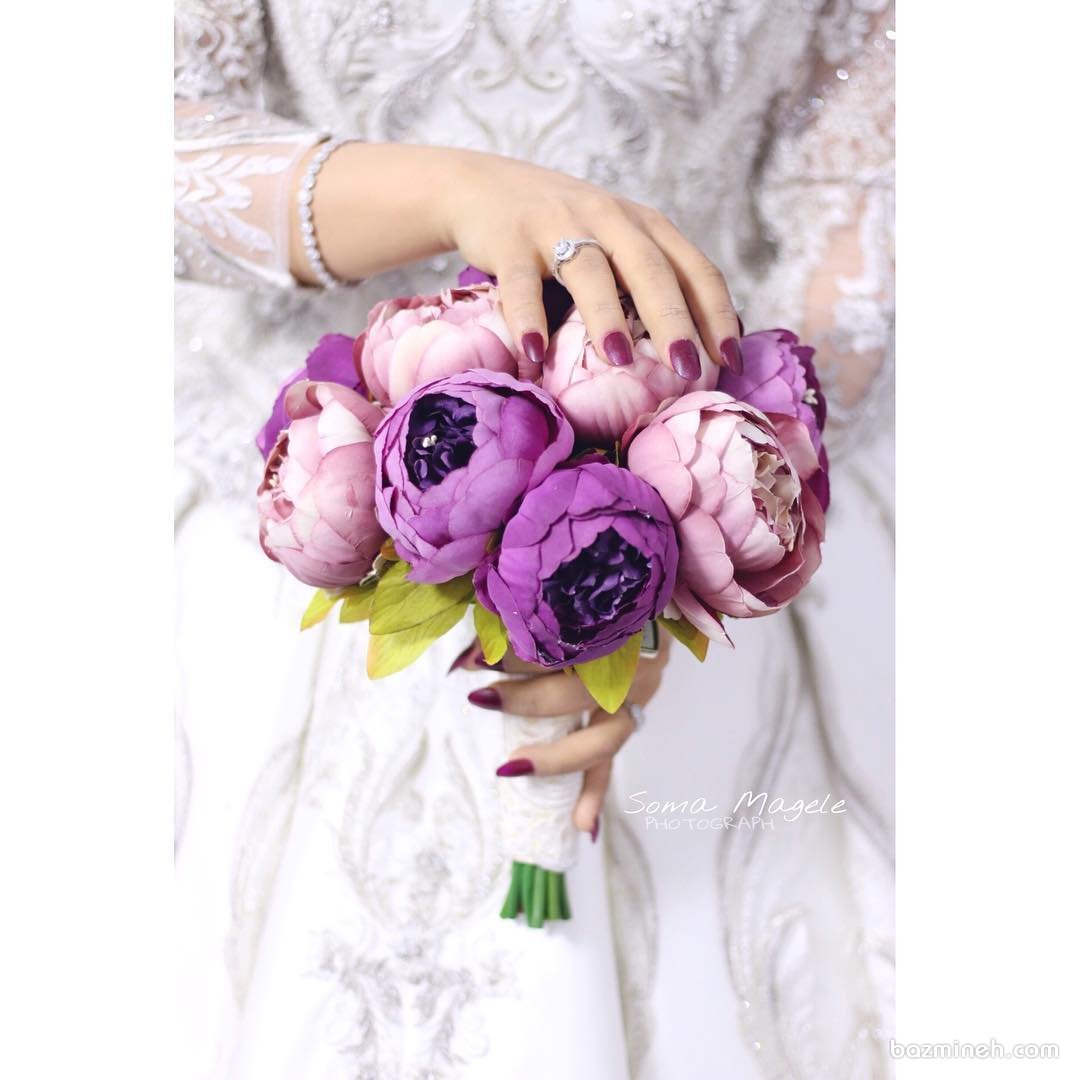 دسته گل زیبا و شیک از گلهای صدتومنی peony مناسب عروس خانمها با استایل وینتیج