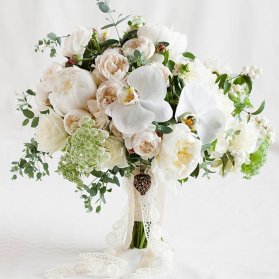 دسته گلی زیبا و ظریف برای عروس خانمها با استایل بوهو