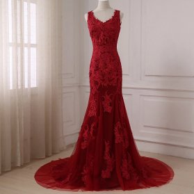 لباس مجلسی قرمز بلند با دامن مدل ماهی دنباله دار مناسب برای عروس خانم ها در جشن هایی چون حنابندان و نامزدی