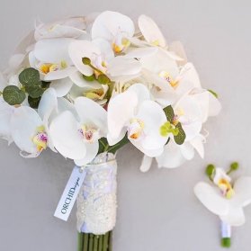 دسته گل زیبا و کلاسیک عروس با ارکیده های سفید