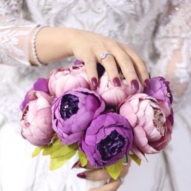 دسته گل زیبا و خاص با گلهای بنفش مناسب استایل لاکچری