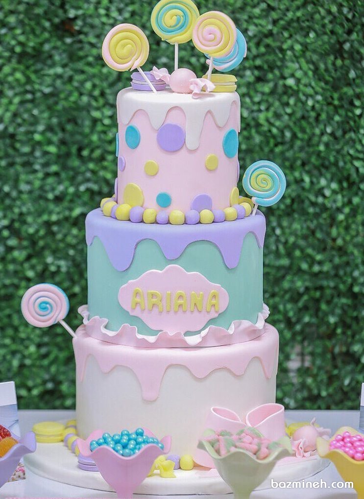 کیک چند طبقه فانتزی جشن تولد دخترانه با تم آبنبات و شکلات