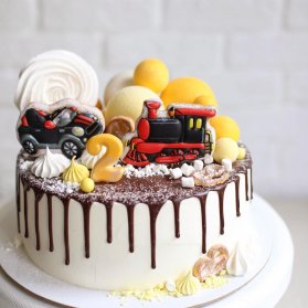 مینی کیک بامزه جشن تولد دو سالگی پسرانه 