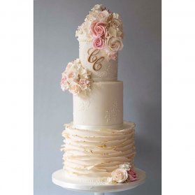 کیک چند طبقه جشن نامزدی یا عروسی تزیین شده با گل های فوندانت رز مینیاتوری