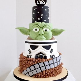 کیک فوندانت جشن تولد کودک با تم کارتون جنگ ستارگان (Star Wars)