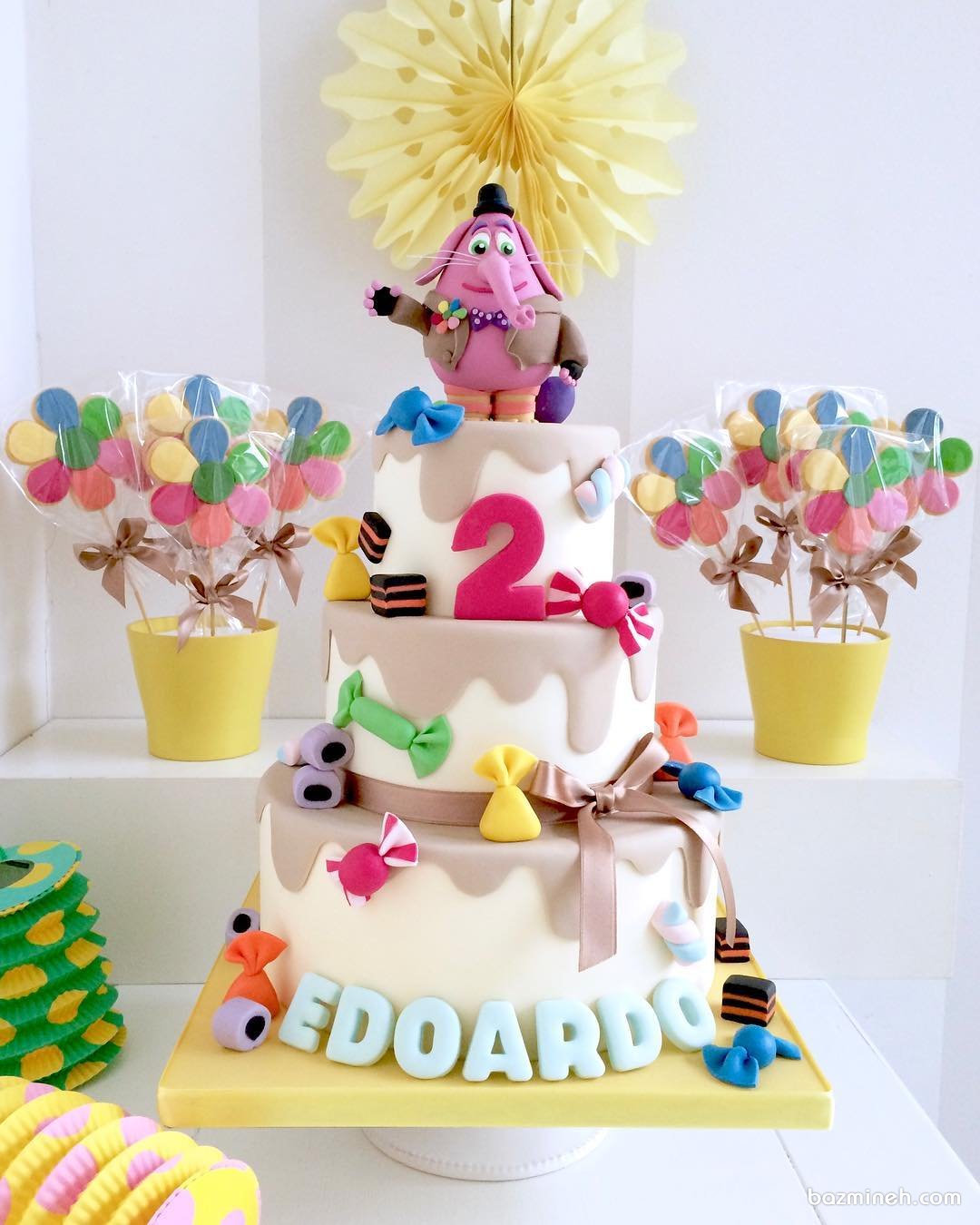 کیک چند طبقه فانتزی جشن تولد کودک با تم شکلات و آبنبات