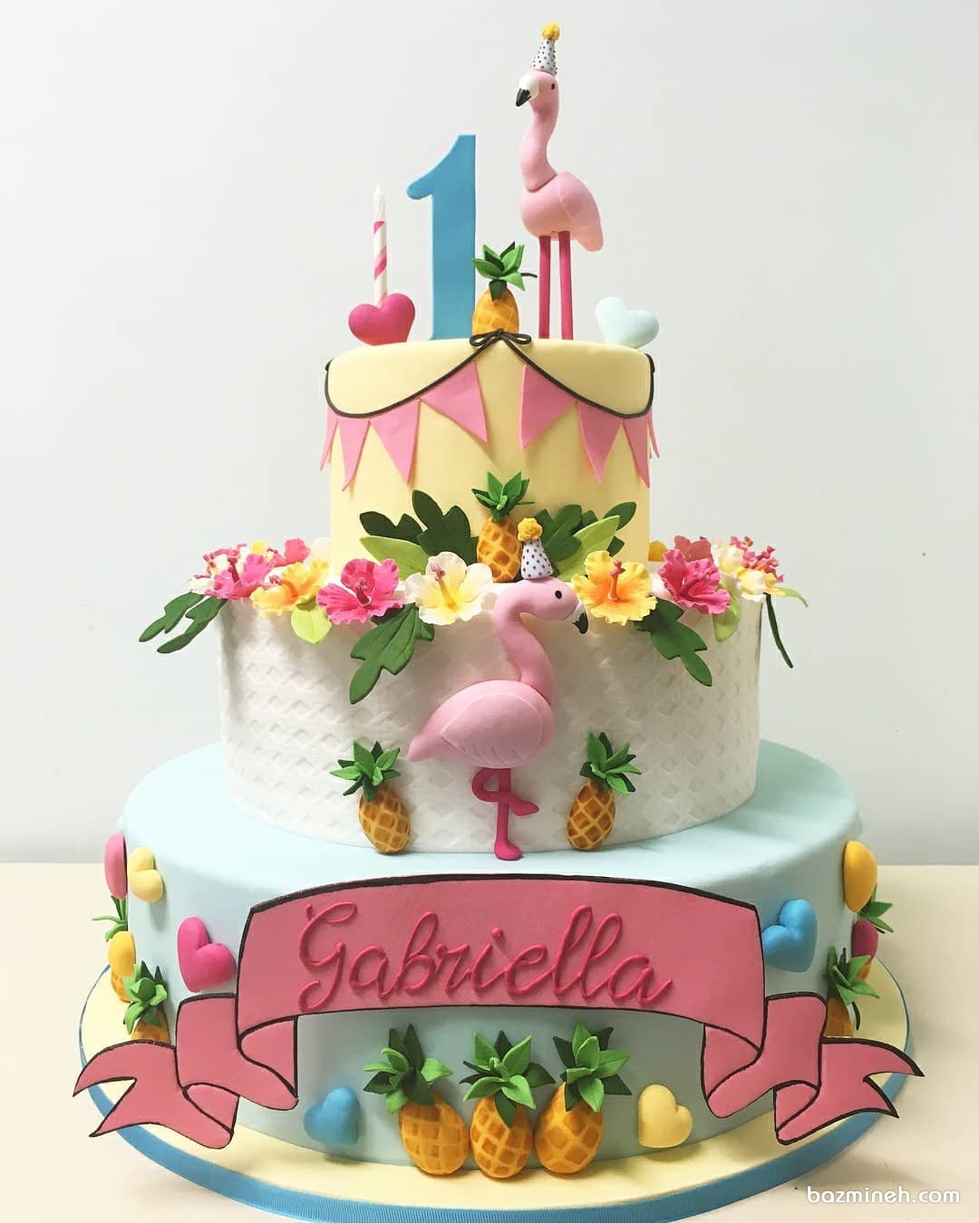 کیک فوندانت جشن تولد یکسالگی دخترانه با تم پرنده صورتی فلامینگو