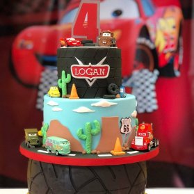 کیک فوندانت جشن تولد پسرانه با تم کارتون ماشین ها (Cars)